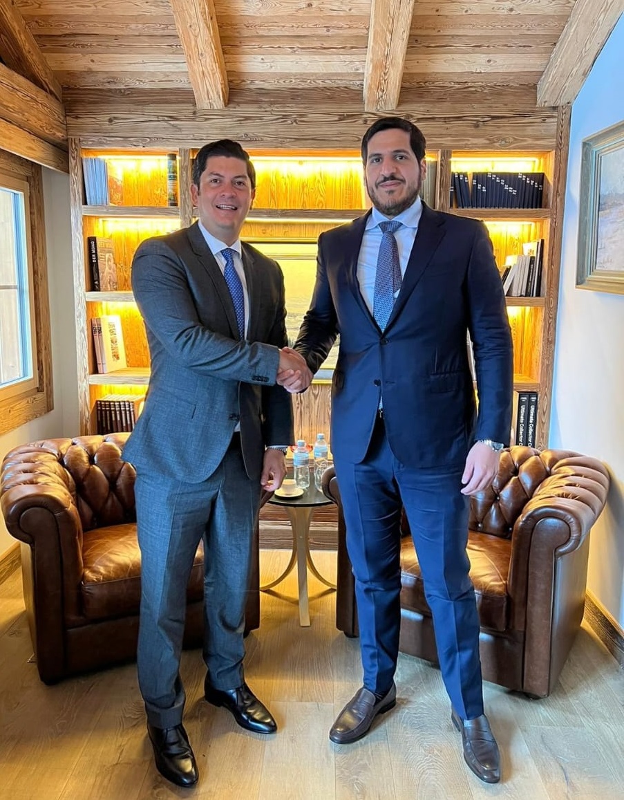 ministro de Comercio e Industria de Qatar, Sheikh Mohammed Bin Hamad bin Qassim Al Abdulla Al Thani. 