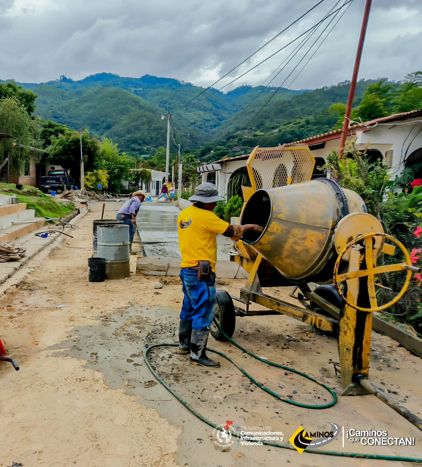 Continúa la pavimentación del km 141 en El Cacao, San Jerónimo, Baja Verapaz