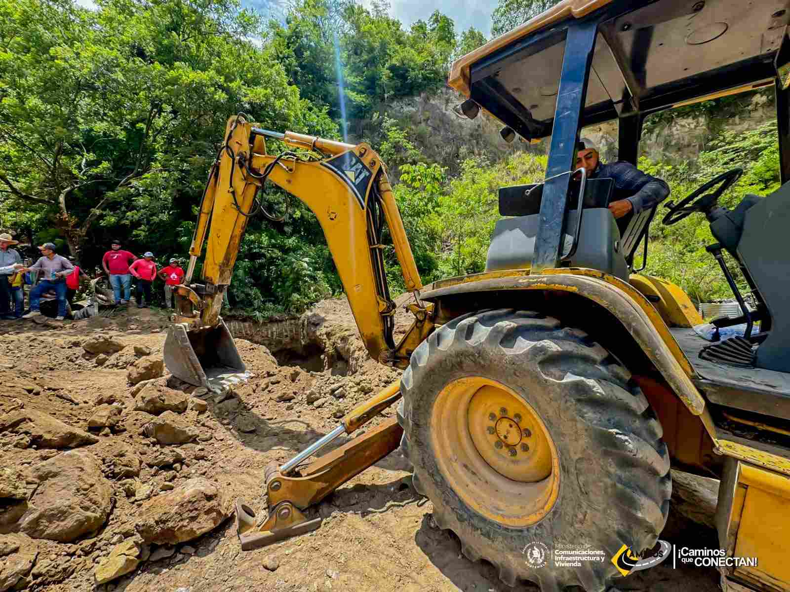 Caminos atiende socavamiento en Chiquimula con trabajos de drenaje y contención