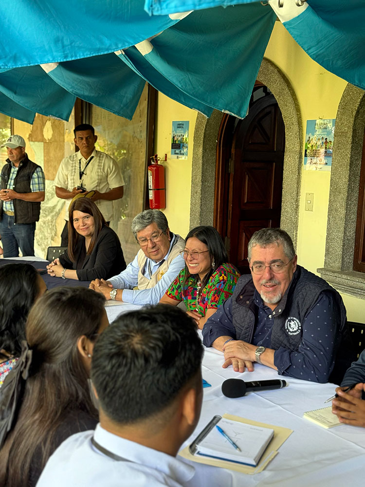 Visita del presidente Bernardo Arévalo a la Gobernación Departamental de Sacatepéquez