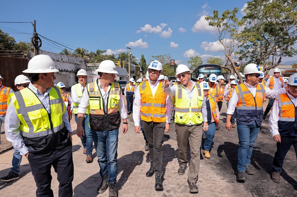 El ministro de Finanzas Públicas y presidente del Consejo Nacional de Infraestructura (CNI), Jonathan Menkos Zeissig realizó un recorrido en el proyecto para verificar los avances.