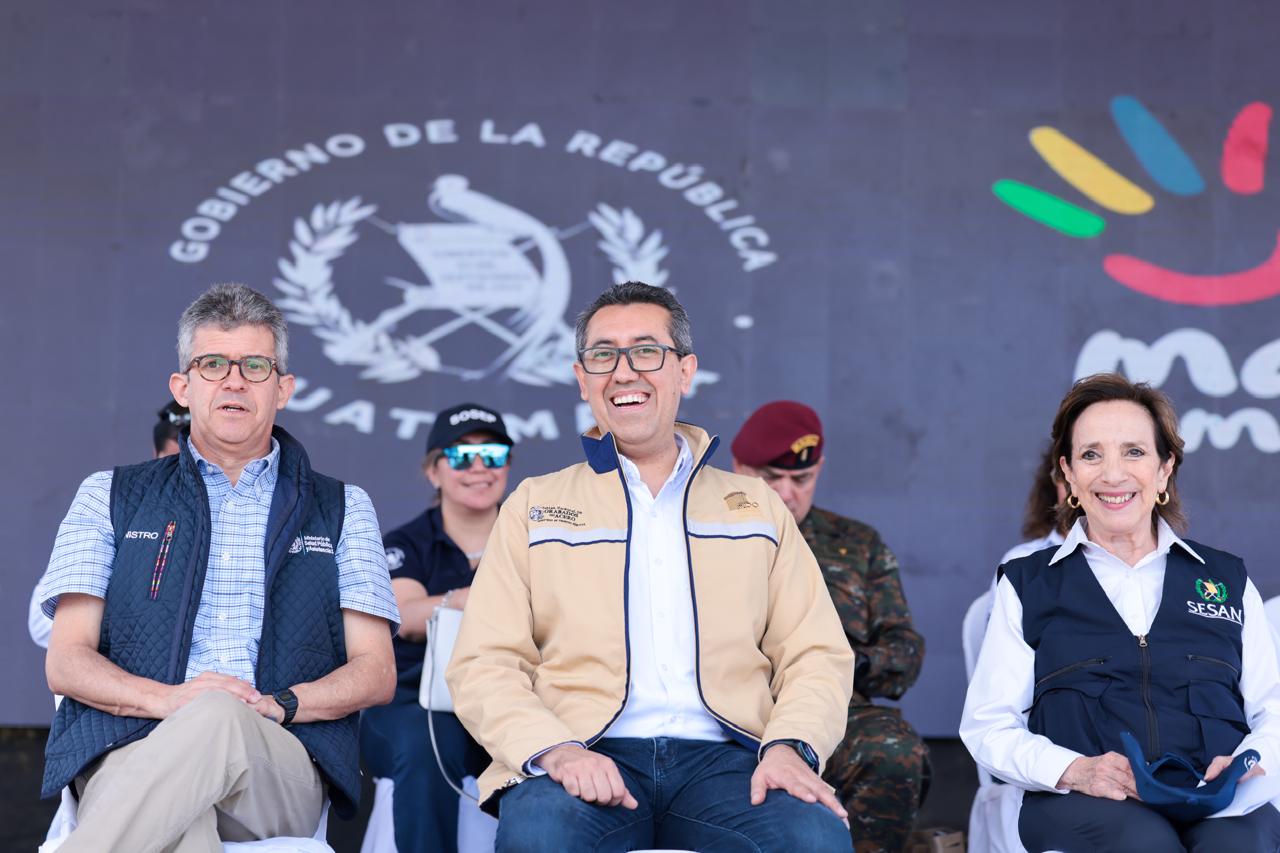 Jonathan Menkos Zeissig, ministro de Finanzas Públicas, fue parte de la comitiva oficial que viajo a Nebaj, Quiché.