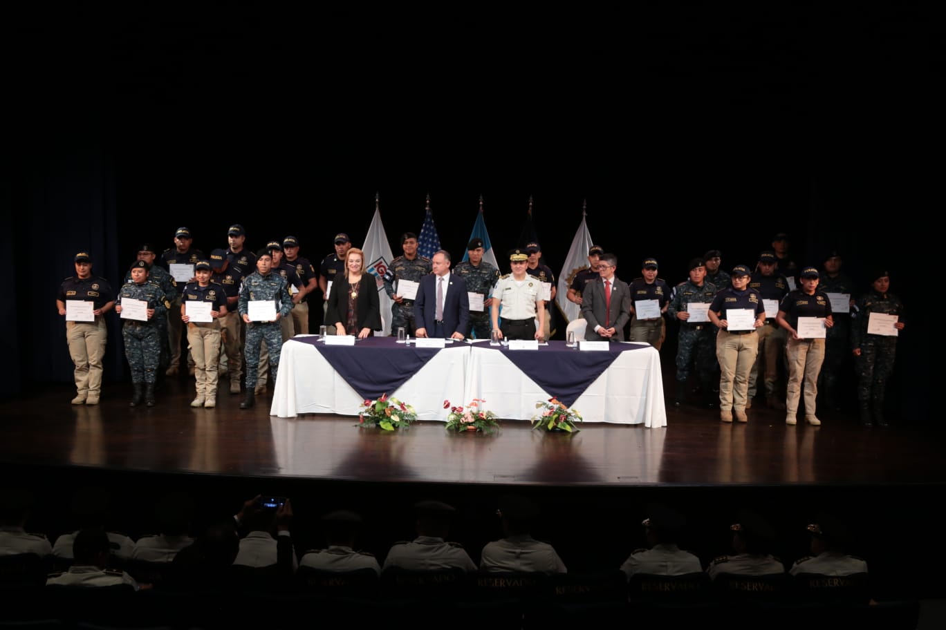 Se concluye ciclo de formación académica en idioma inglés para agentes de la PNC