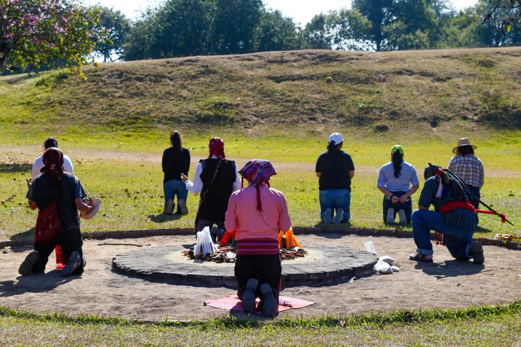 Ceremonia de nuestra cosmovisión ancestral en Kaminaljuyu