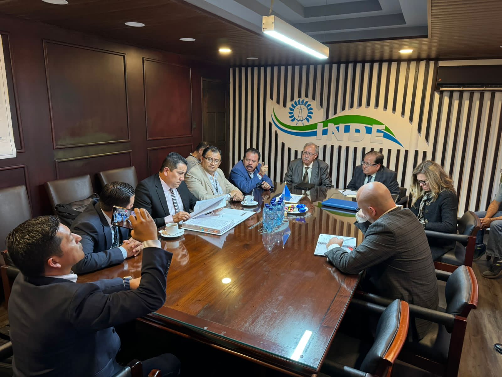 Reunión entre autoridades del INDE y Quetzaltenango