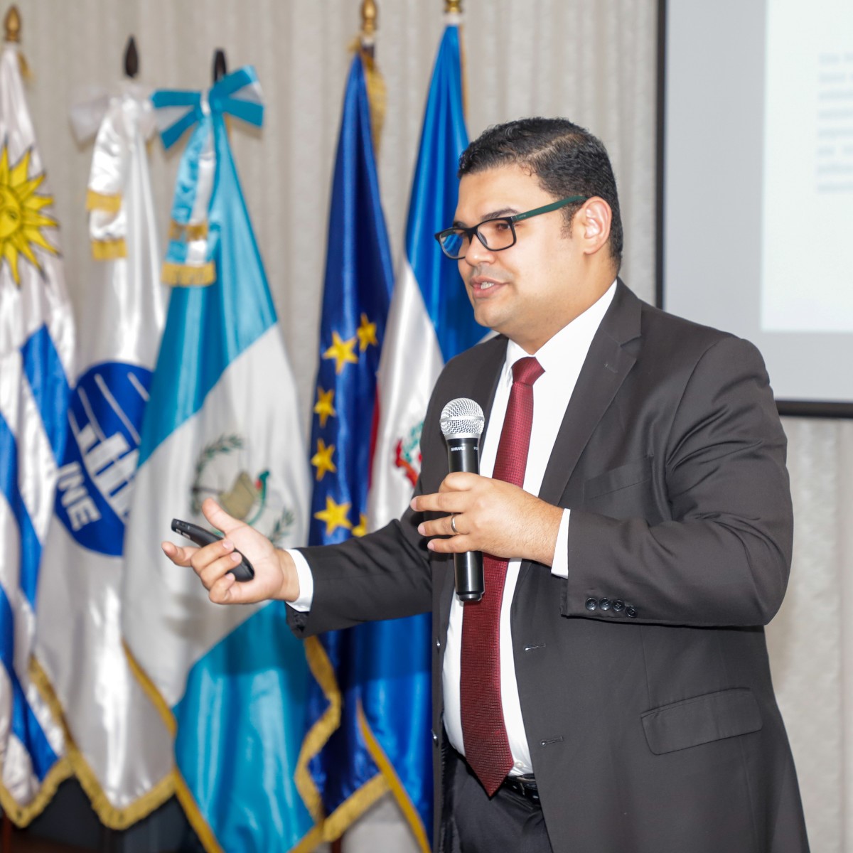 Invitados internacionales Adelante 2