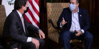 Presidente recibe visita del senador estadounidense Bill Hagerty. 