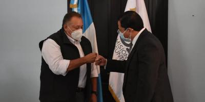 Ing. Luis Ruano y representante de dicha casa de estudios