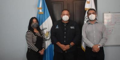 Ing. Luis Ruano y representantes de Segeplan