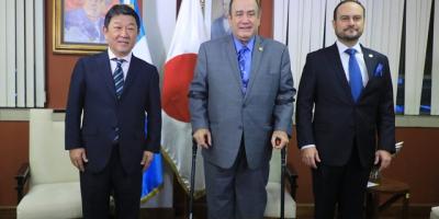 Reunión con el canciller japonés