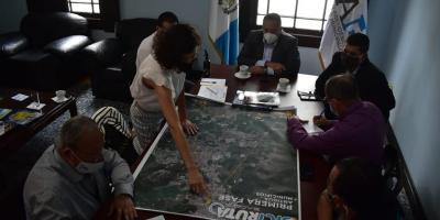 Ing. Luis Ruano y equipo de Nueva Movilidad