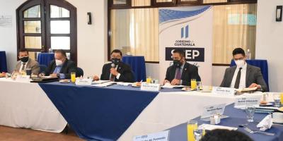Ing. Luis Ruano y representante de SCEP