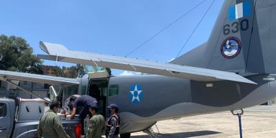Traslado de vacunas desde la Fuerza Aérea Guatemalteca