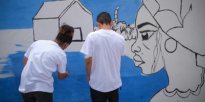 Jóvenes en proceso de reinserción elaboraron un mural
