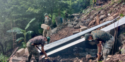 Ejército de Guatemala proporciona mano de obra para reconstruir vivienda colapsada en Petén