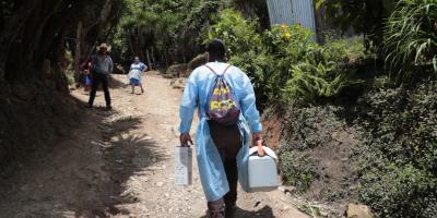 Vacuna de puerta en puerta