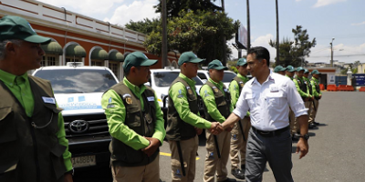 Ministro de Ambiente y Recursos Naturales, Mario Rojas Espino, saluda a las Patrullas Ambientales