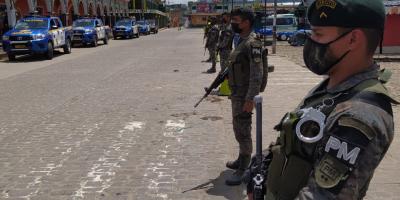 Personal militar apoyando tareas de resguardo de la salud de los vecinos de San Martín Jilotepeque