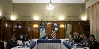 Presidente Alejandro Giammattei en reunión con el Jefe del Comando Sur de EEUU