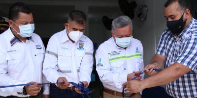 Corte de cinta del nuevo comedor social en el Puerto de San José