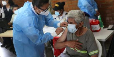 Habilitan centro de vacunación contra covid-19 en instalaciones de Escuela de Oficiales de la PNC