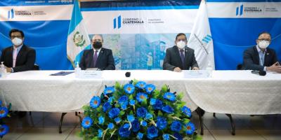 Autoridades de MINECO y SAT en conferencia de prensa sobre aprobación de las reformas a la Ley de Zonas Francas.