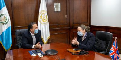 El Ministro de Finanzas Públicas, Alvaro González Ricci sostuvo una reunión con Fiona Clouder, Embajadora de la Región de América Latina y el Caribe, para la Conferencia de las Naciones Unidas sobre el Cambio Climático (COP26)