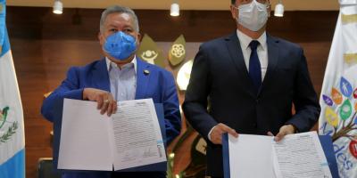 Ministro Romero y Presidente de Guatemala Próspera firman convenio