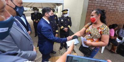 Vecinos reconocen el excelente trabajo del puesto de vacunación instalado en la ESFOP