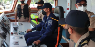 Marina de la Densa Nacional entrena a jóvenes Guardiamarinas y Cadetes Navales en navegación marítima