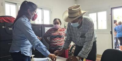 43 Familias firman Escrituras de Adjudicación