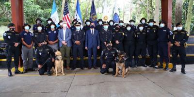 Inauguran primer curso nacional e internacional de guías caninos