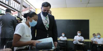 Autoridades de Gobernación comparten con aspirantes a PNC