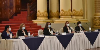 conferencia de prensa Mineduc