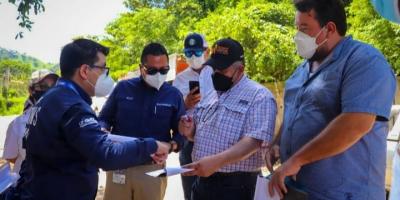 Autoridades visitan área donde se construirán corrales cuarentenarios en Petén