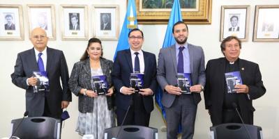 Presentación de libro de Fredy Gularte en el Minex