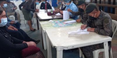 Vacunan a 300 pobladores del municipio de Chiantla