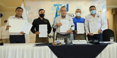 SCEP firma primer histórico convenio de descentralización entre el Ejecutivo y las municipalidades
