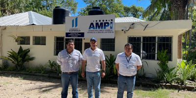 Ministro Mario Rojas Espino visita la sede de AMPI en Petén.
