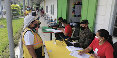 Vacunación a personas que laboran en el relleno sanitario, zona 3