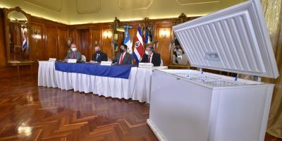 Gobierno recibió donación de congeladores para vacunas contra COVID-19