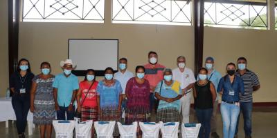 MAGA entrega semilla mejorada a agricultores de nueve departamentos