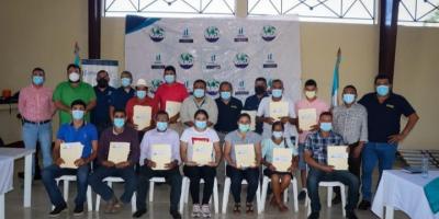 Entregan planes de manejo forestal en Petén 