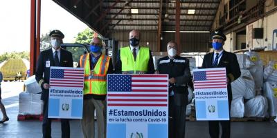 Ministro de Salud recibe donativo de vacunas