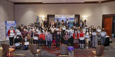 Premian a estudiantes del concurso ¡Que vivan nuestros lagos de Guatemala!