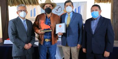 MAGA fortalece apoyo a sector ganadero y reconoce labor 