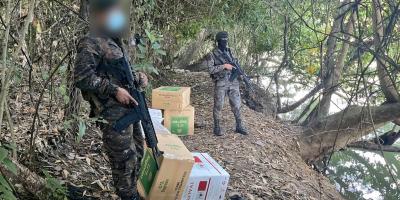 Ejército de Guatemala interceptó embarcación con ilícitos en Melchor de Mencos, Petén