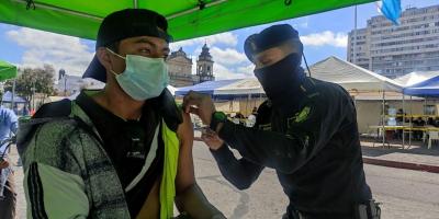 Mediante la campaña en contra del COVID-19 la PNC ha vacunado a 199 mil 880 personas