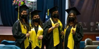 Las graduandas reconocieron el alto perfil profesional de los educadores