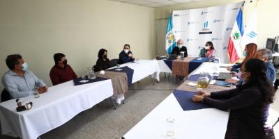 Autoridades de Mineco y de ANAPDE, participan en la reunión sobre la presentación de los avances en cadenas producativas.